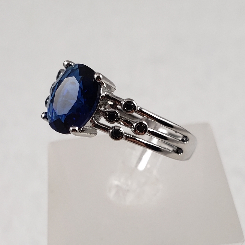 Sapphire And Bezel Set Spinel Ring - Picture 3 of 8